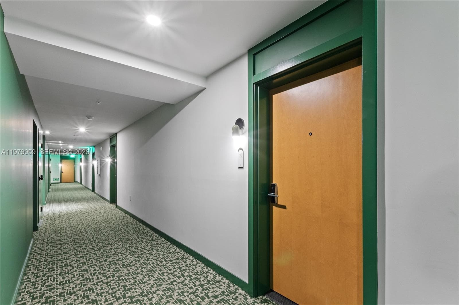 11 NE 6 ST # 910, Miami FL 33132 — 3