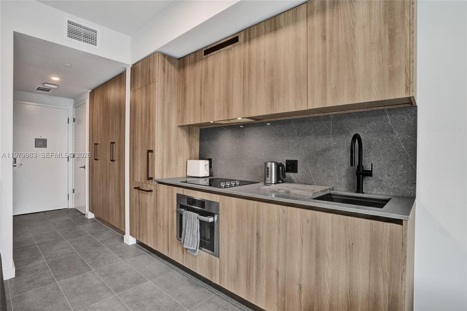 121 NE 5th Street # 1404, Miami FL 33132 — 6