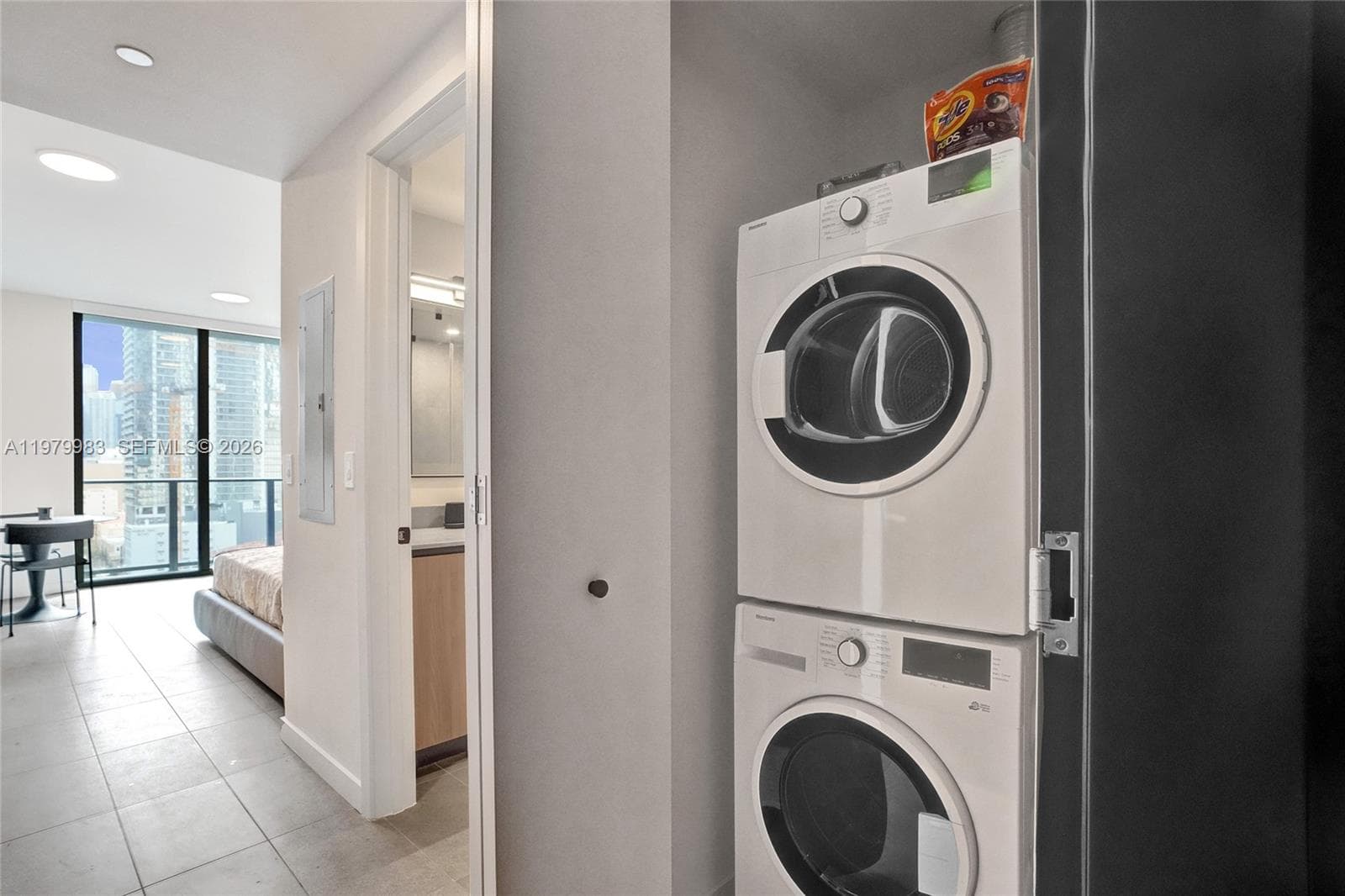 121 NE 5th Street # 1404, Miami FL 33132 — 17