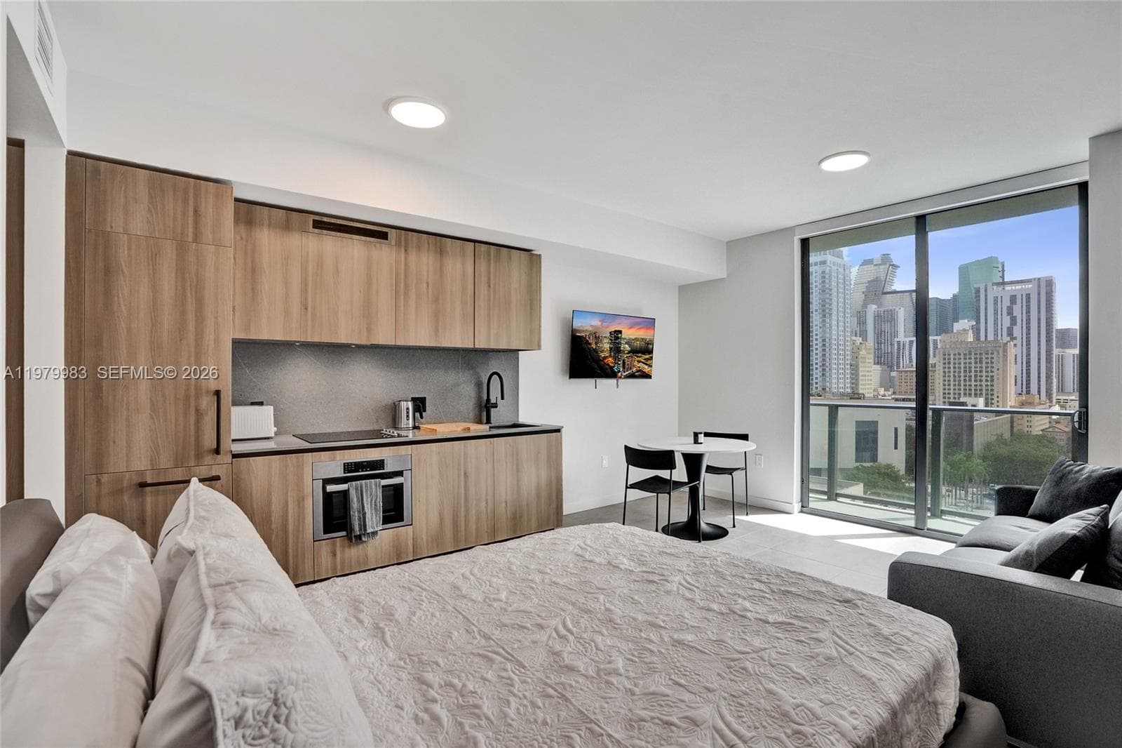 121 NE 5th Street # 1404, Miami FL 33132 — 1