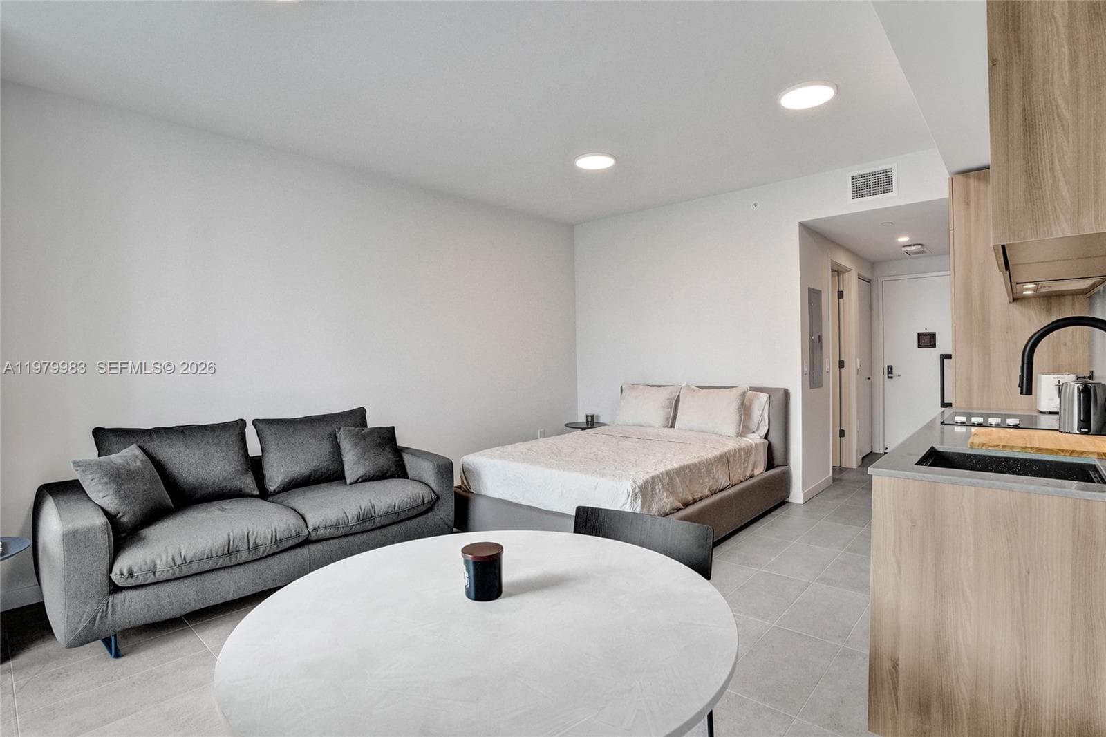 121 NE 5th Street # 1404, Miami FL 33132 — 5