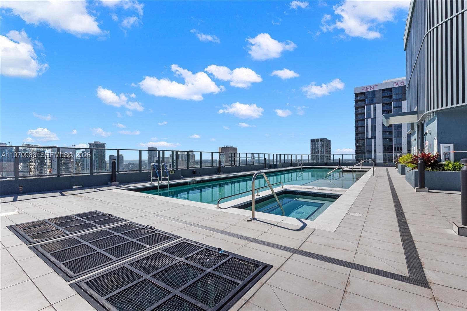 121 NE 5th Street # 1404, Miami FL 33132 — 33