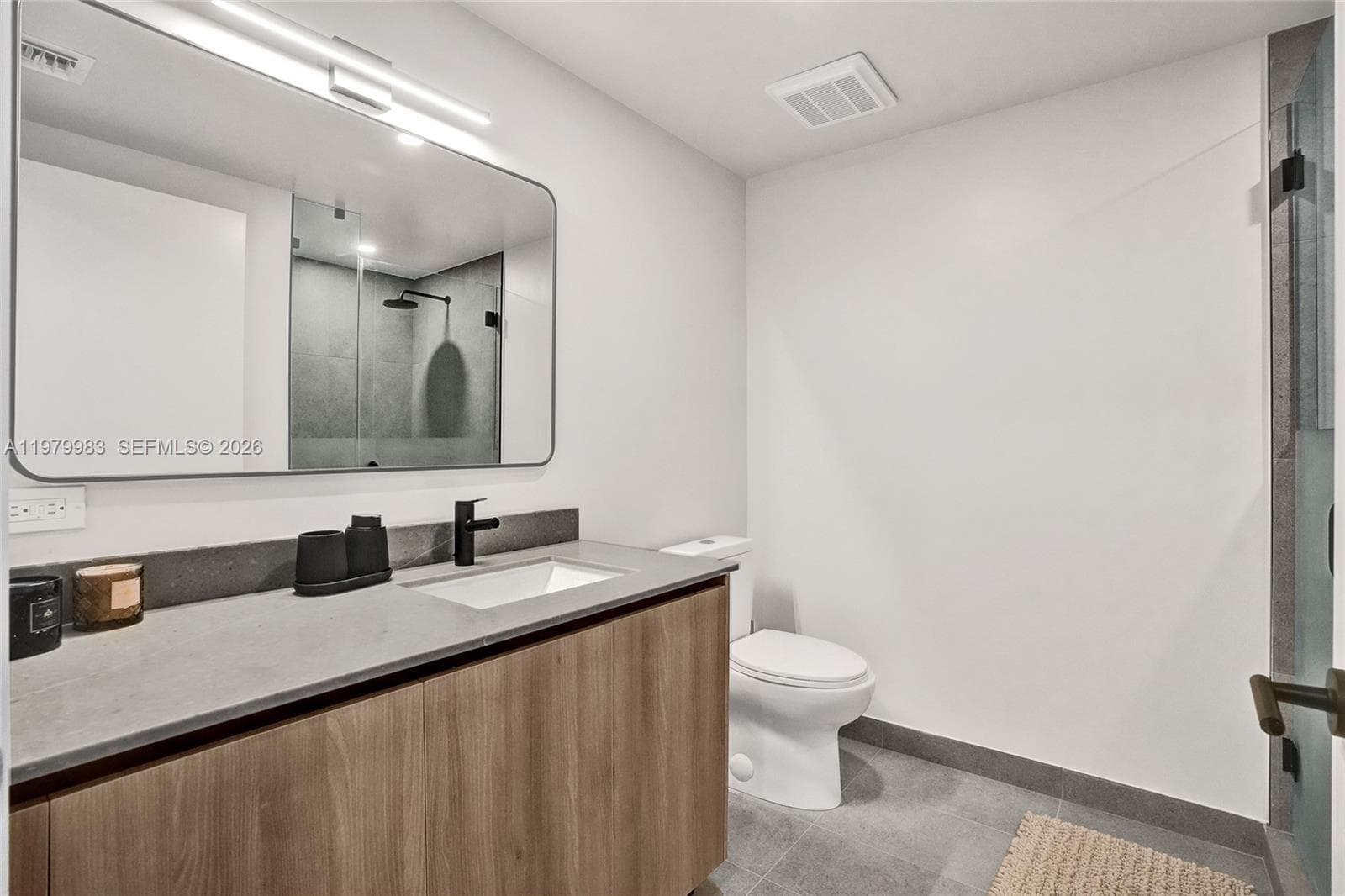 121 NE 5th Street # 1404, Miami FL 33132 — 14