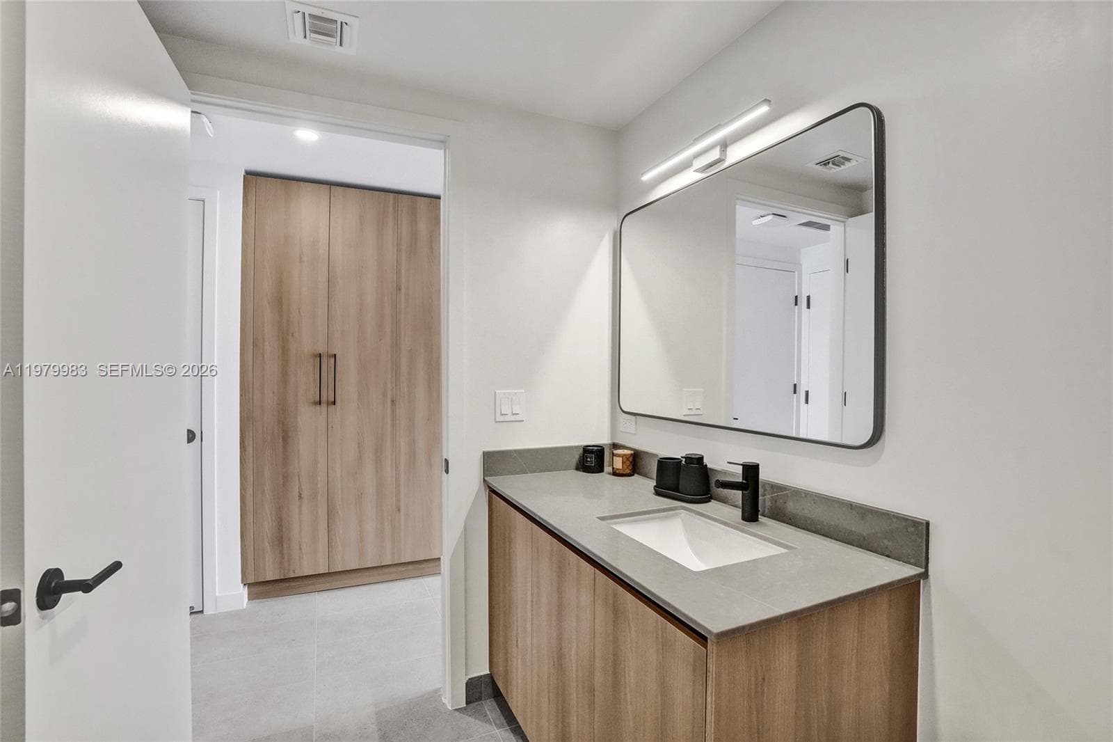 121 NE 5th Street # 1404, Miami FL 33132 — 15