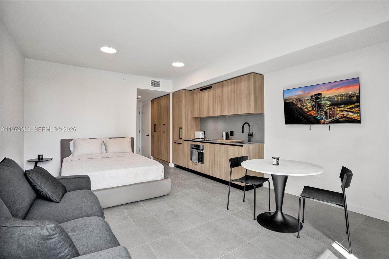 121 NE 5th Street # 1404, Miami FL 33132 — 8