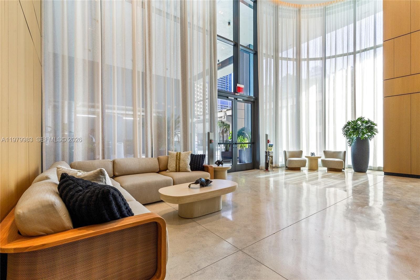 121 NE 5th Street # 1404, Miami FL 33132 — 25