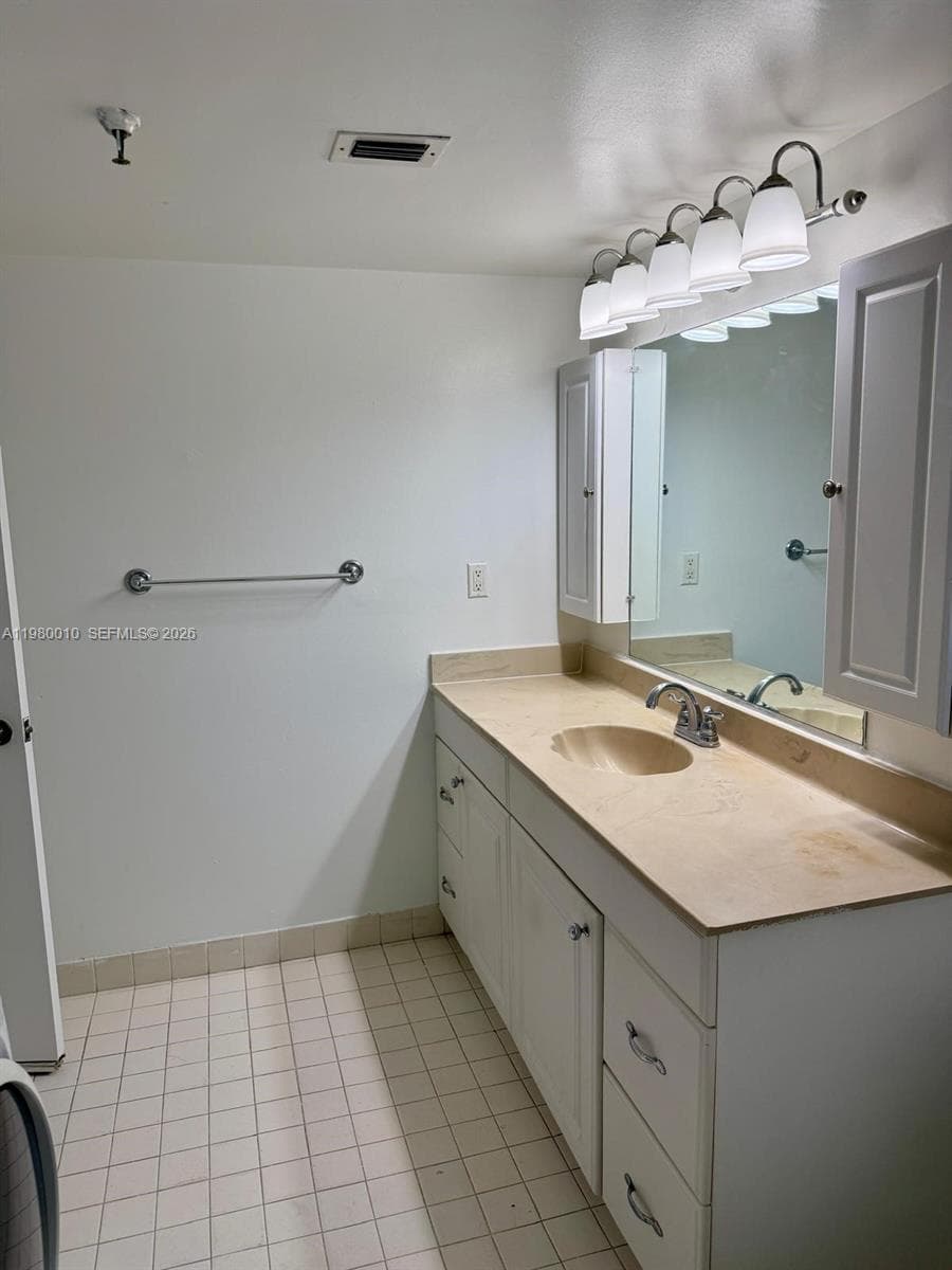 20850 San Simeon Way # 5, Miami FL 33179 — 20