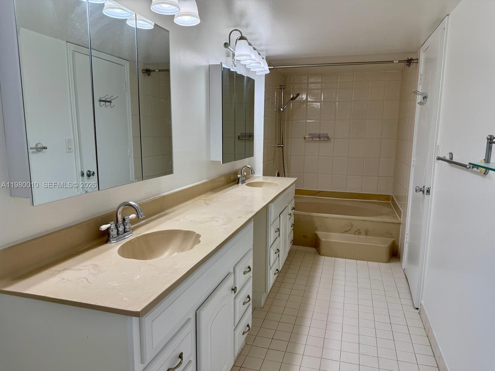 20850 San Simeon Way # 5, Miami FL 33179 — 30