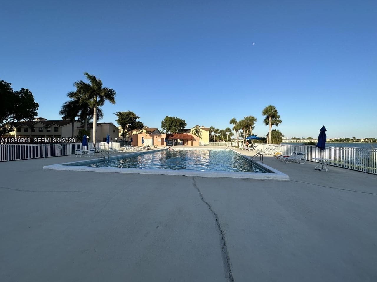 20850 San Simeon Way # 5, Miami FL 33179 — 33