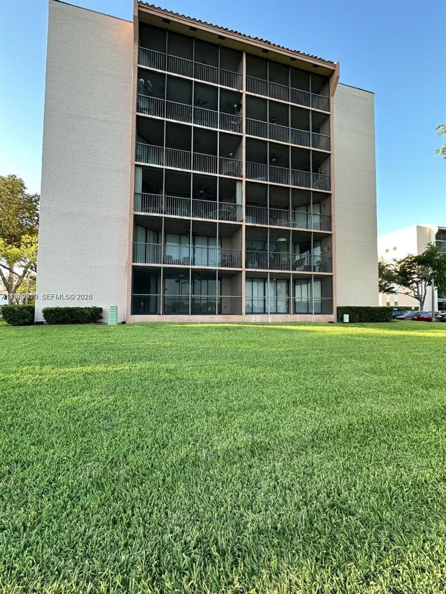 20850 San Simeon Way # 5, Miami FL 33179 — 35
