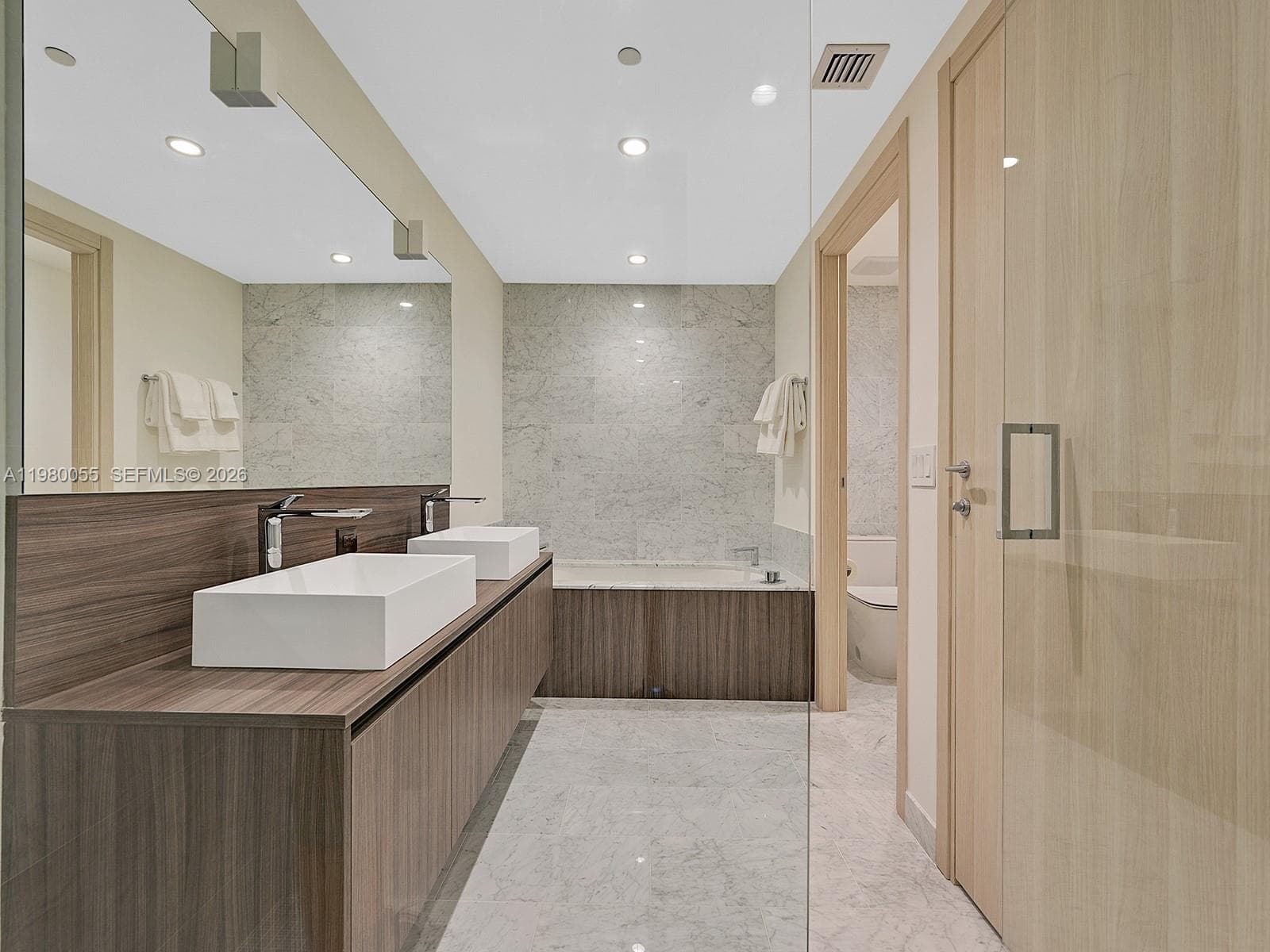 1000 Brickell Plz # 3402, Miami FL 33131 — 31