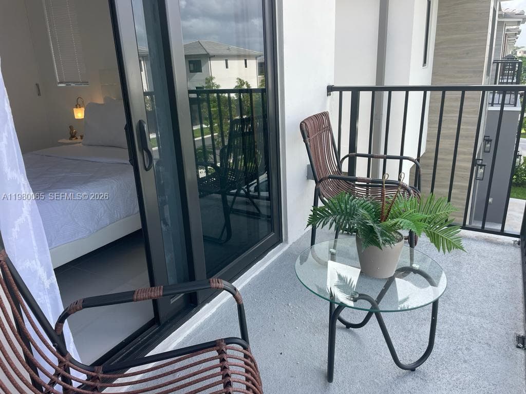 302 NW 11th Ct # 302, Florida City FL 33034 — 5