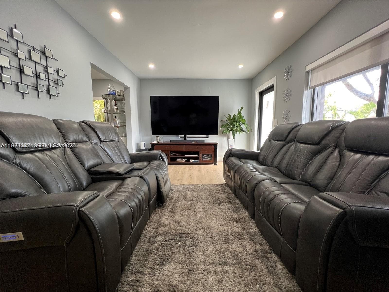 860 NW 18th Pl, Miami FL 33125 — 1