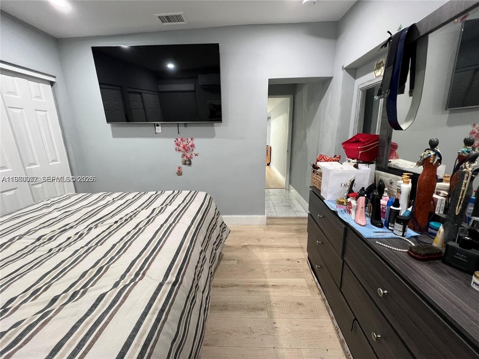 860 NW 18th Pl, Miami FL 33125 — 5