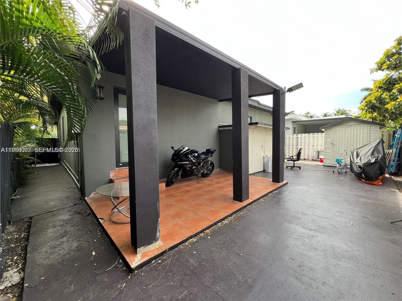 860 NW 18th Pl, Miami FL 33125 — 8