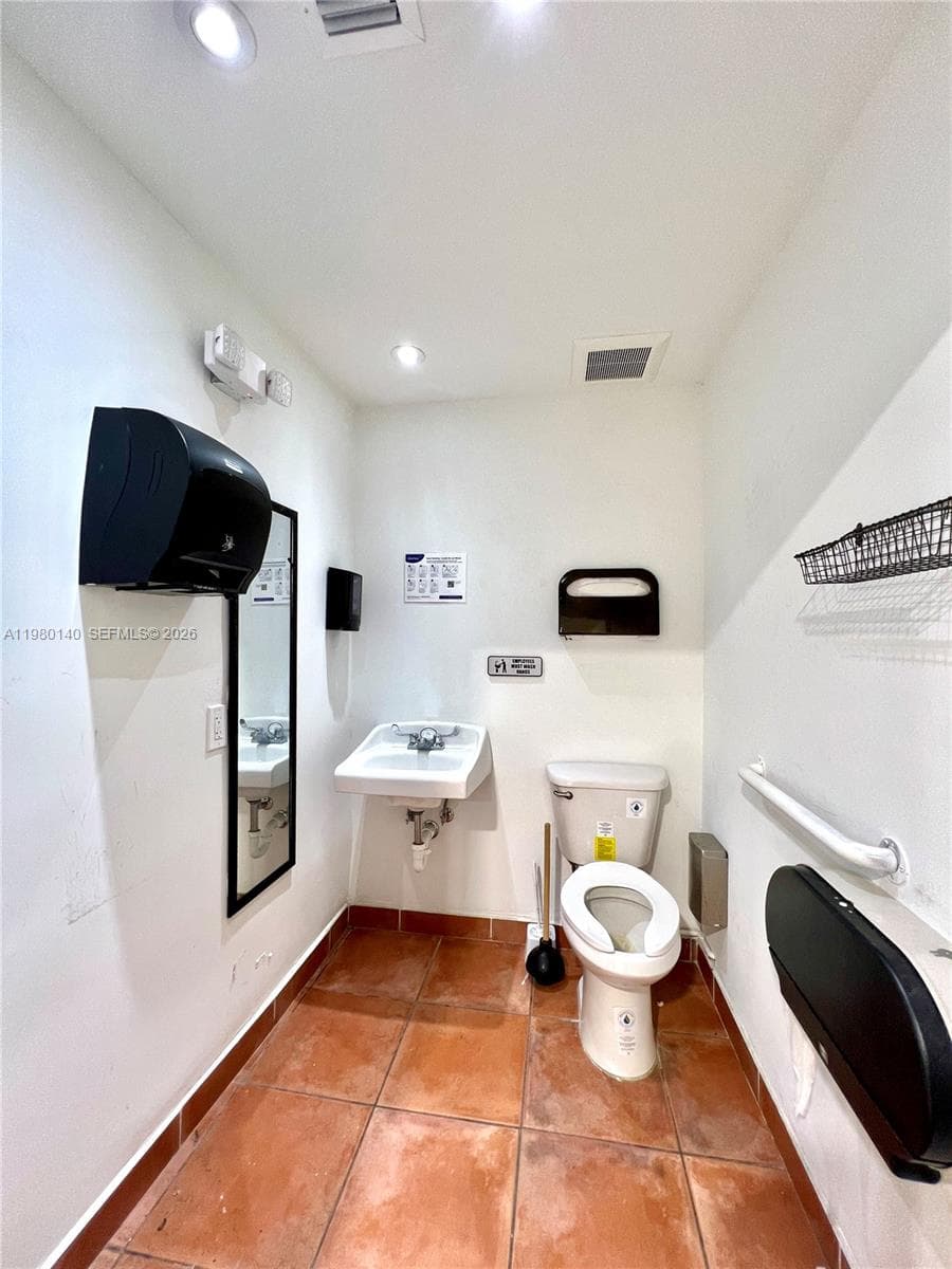 3390 SW Coral Way, Miami FL 33142 — 9
