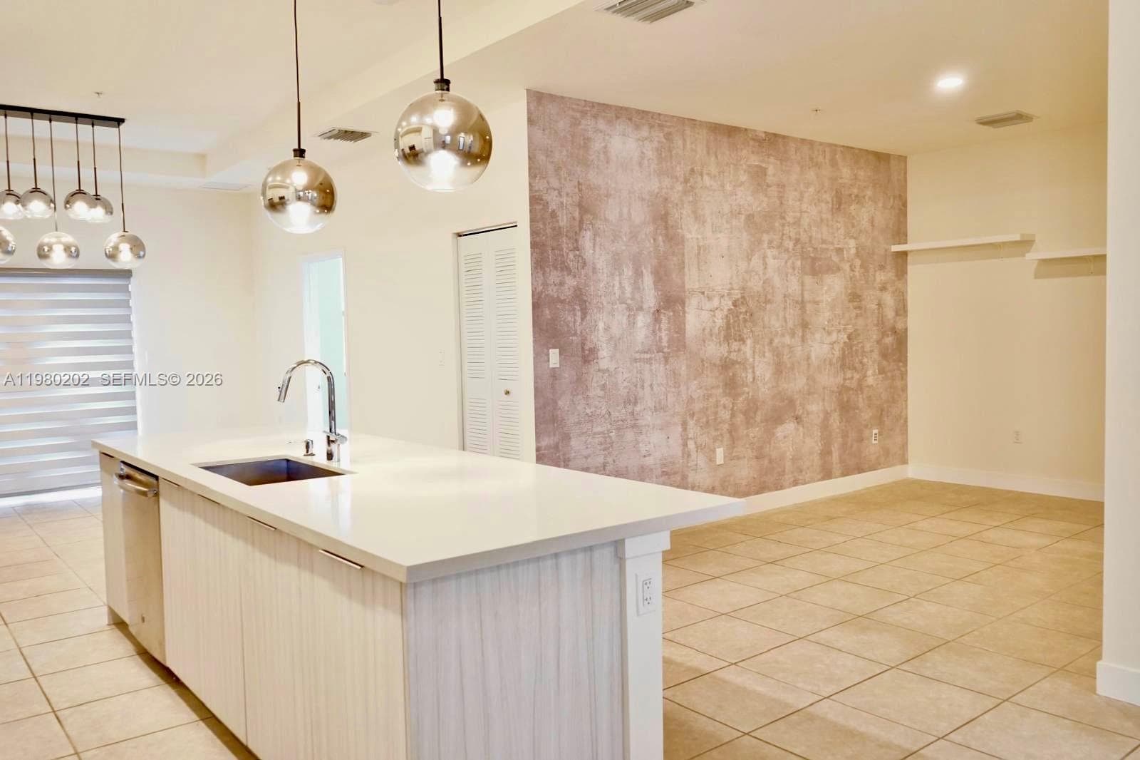 7925 NW 104th Ave # 32, Doral FL 33178 — 6