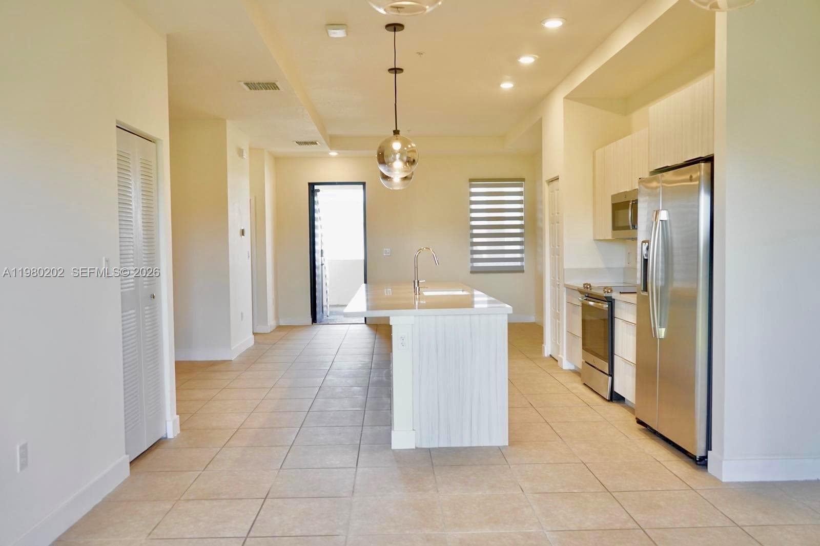 7925 NW 104th Ave # 32, Doral FL 33178 — 4