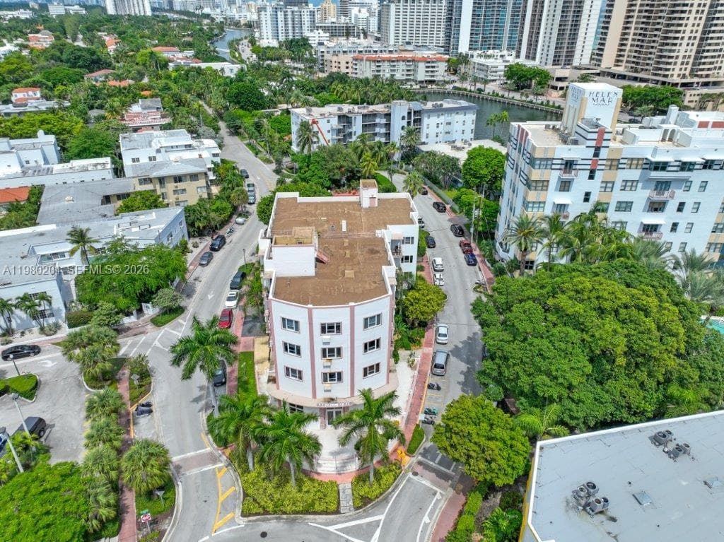 255 W 24th St # 107, Miami Beach FL 33140 — 30