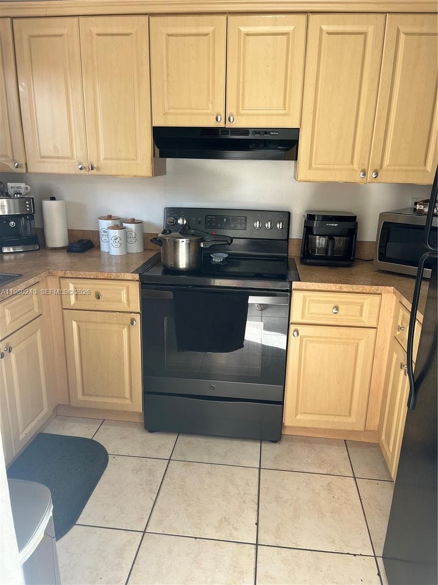 4331 W 11th Ln # 65, Hialeah FL 33012 — 2