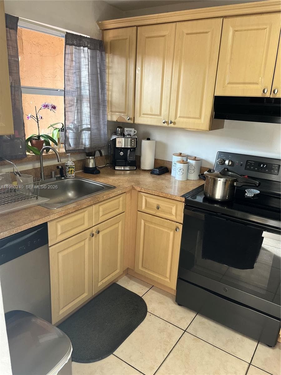 4331 W 11th Ln # 65, Hialeah FL 33012 — 1