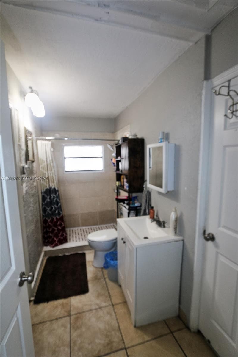 4419 NW 17th Ave, Miami FL 33142 — 6