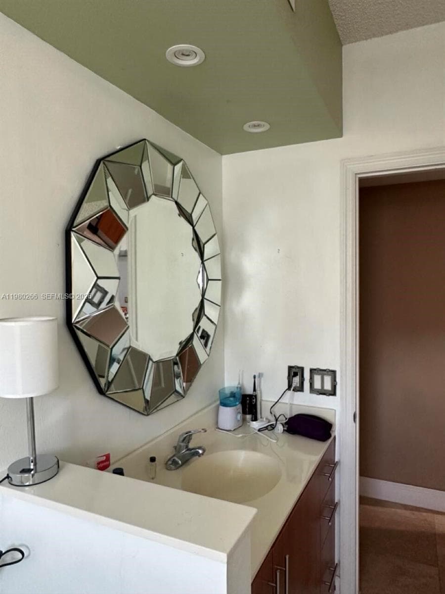 17100 N Bay Rd # 1904, Sunny Isles Beach FL 33160 — 16