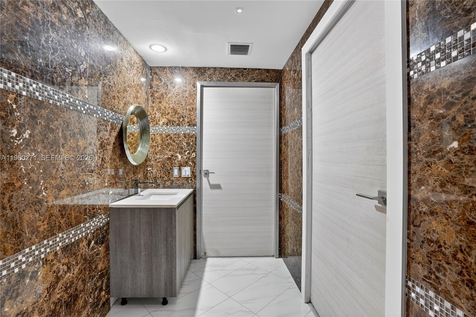 801 S Miami Ave # 2805, Miami FL 33130 — 16