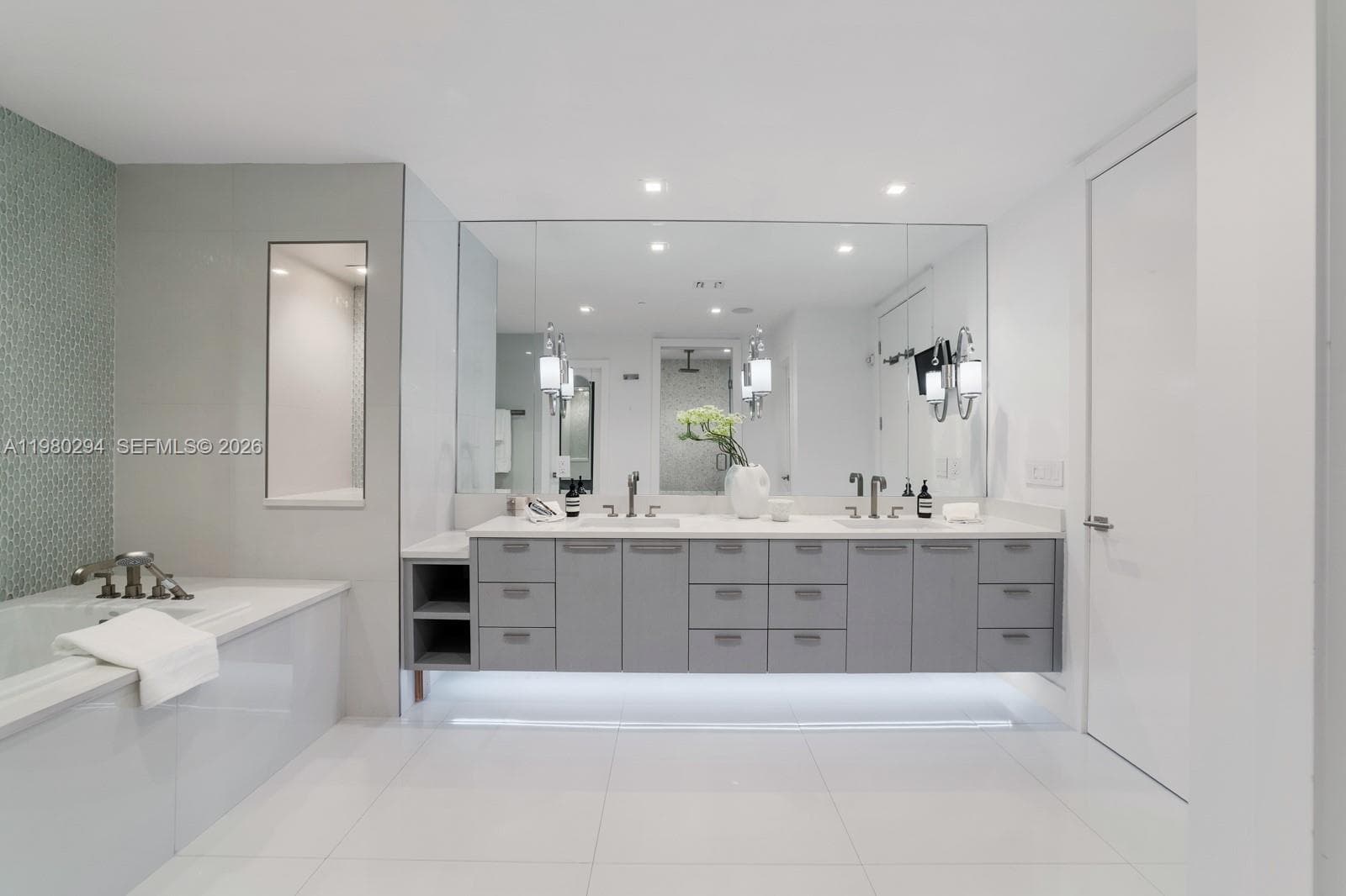 5959 Collins Ave # 1606, Miami Beach FL 33140 — 16