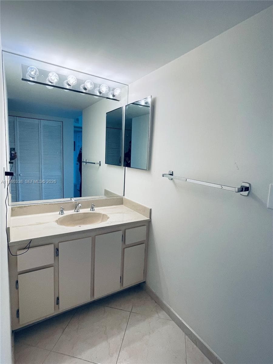 11111 Biscayne Blvd # 4E, Miami FL 33181 — 23