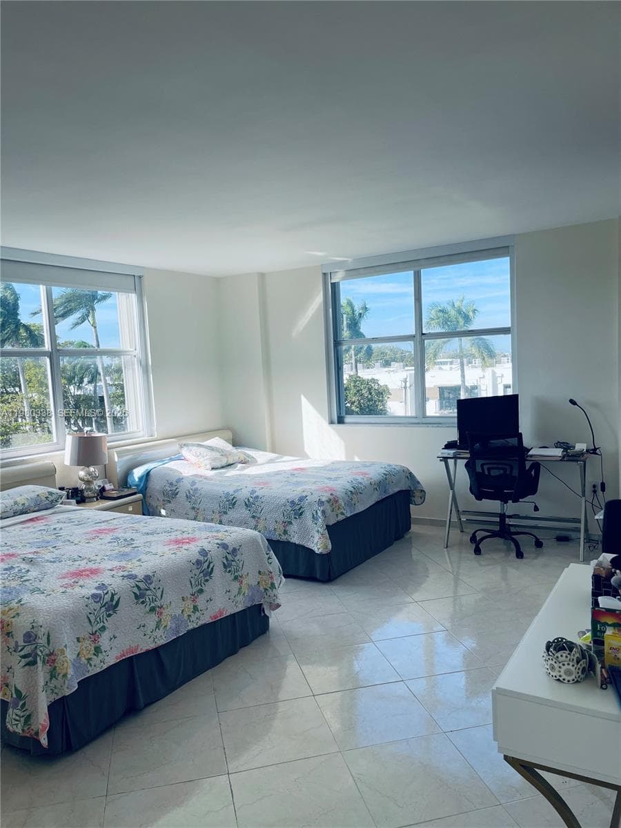 11111 Biscayne Blvd # 4E, Miami FL 33181 — 13