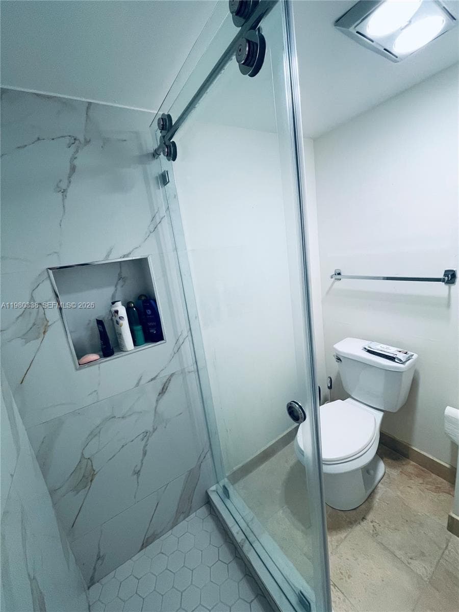 11111 Biscayne Blvd # 4E, Miami FL 33181 — 17