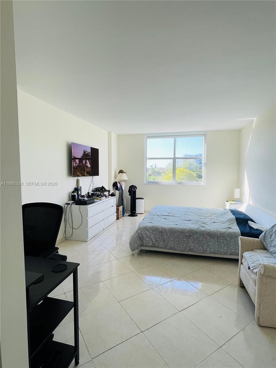 11111 Biscayne Blvd # 4E, Miami FL 33181 — 20