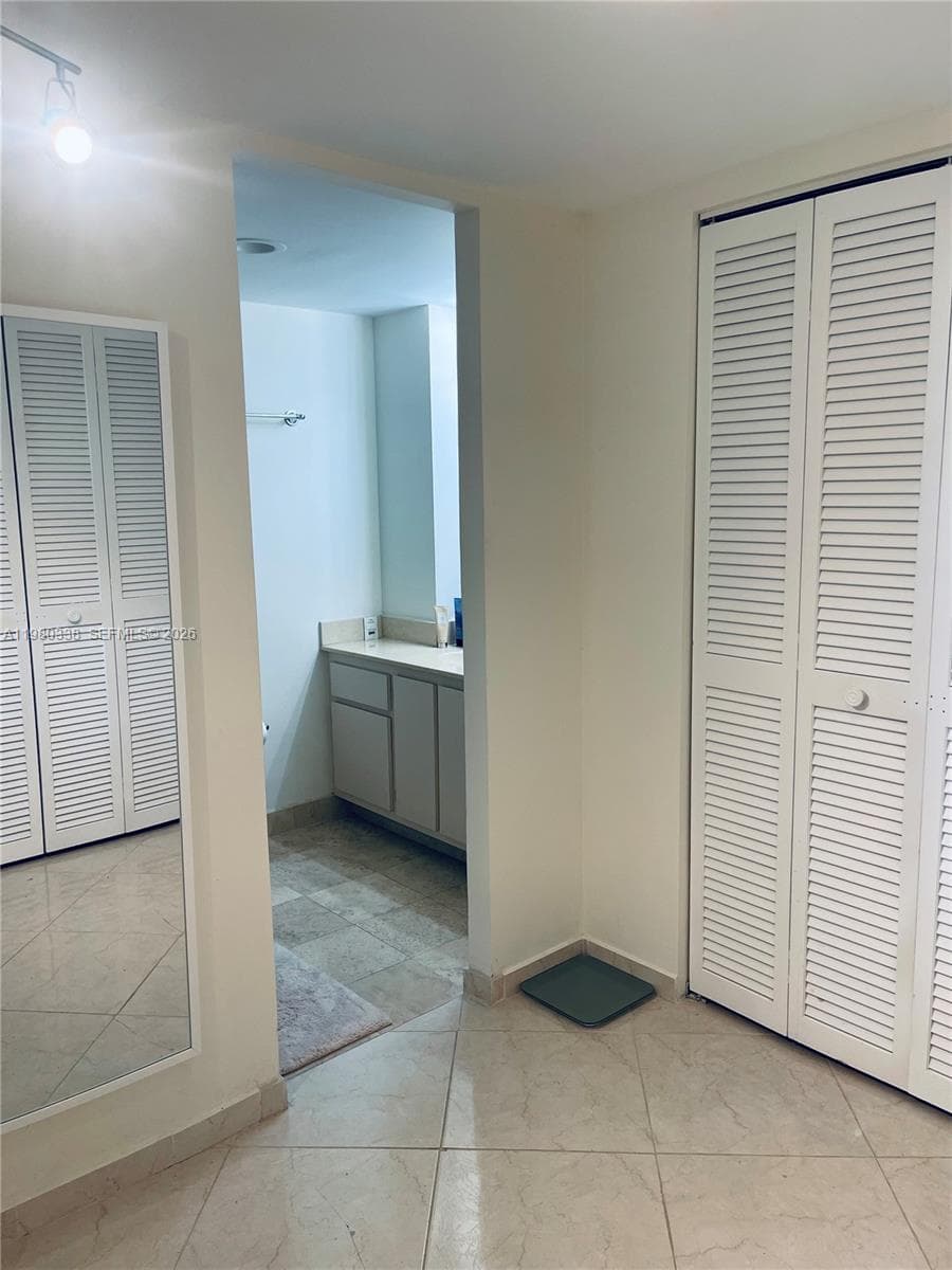 11111 Biscayne Blvd # 4E, Miami FL 33181 — 15