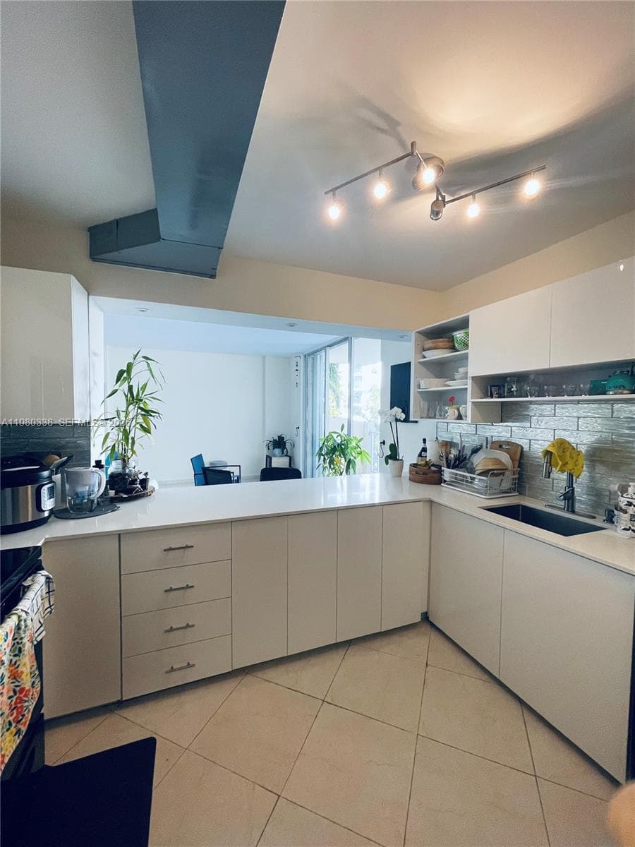 11111 Biscayne Blvd # 4E, Miami FL 33181 — 8