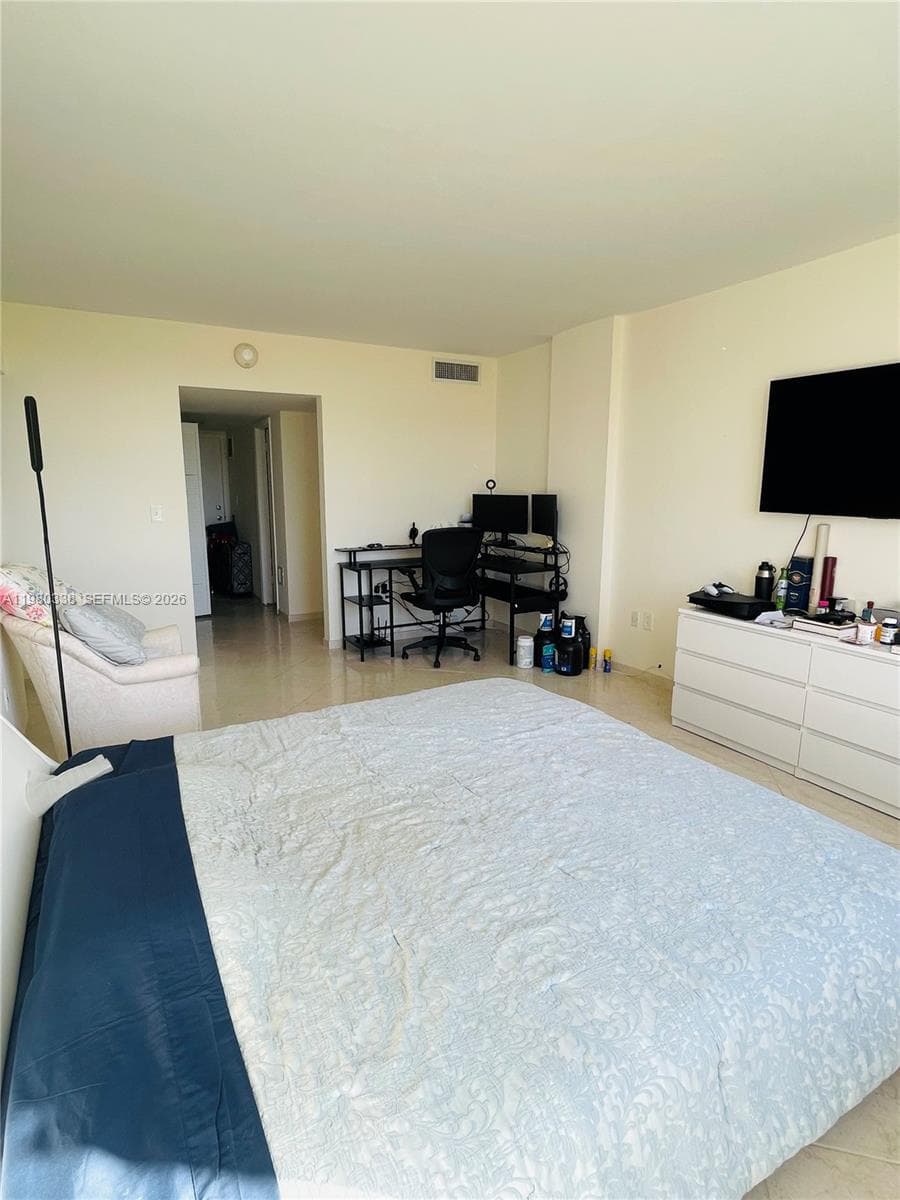 11111 Biscayne Blvd # 4E, Miami FL 33181 — 21