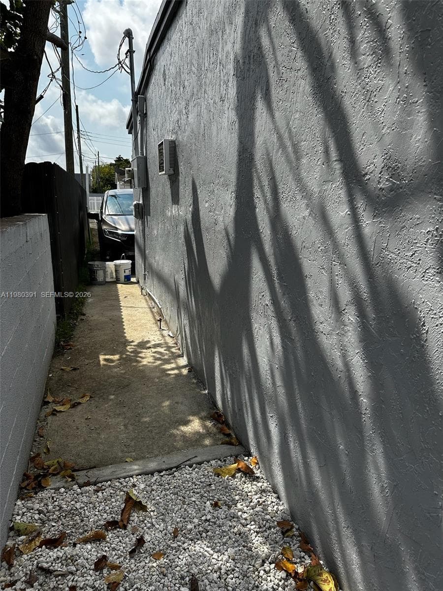 2223 NW 32nd St, Miami FL 33142 — 43
