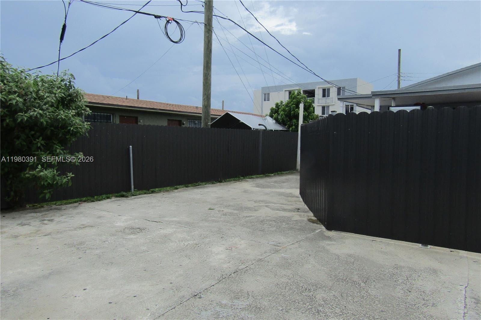 2223 NW 32nd St, Miami FL 33142 — 16