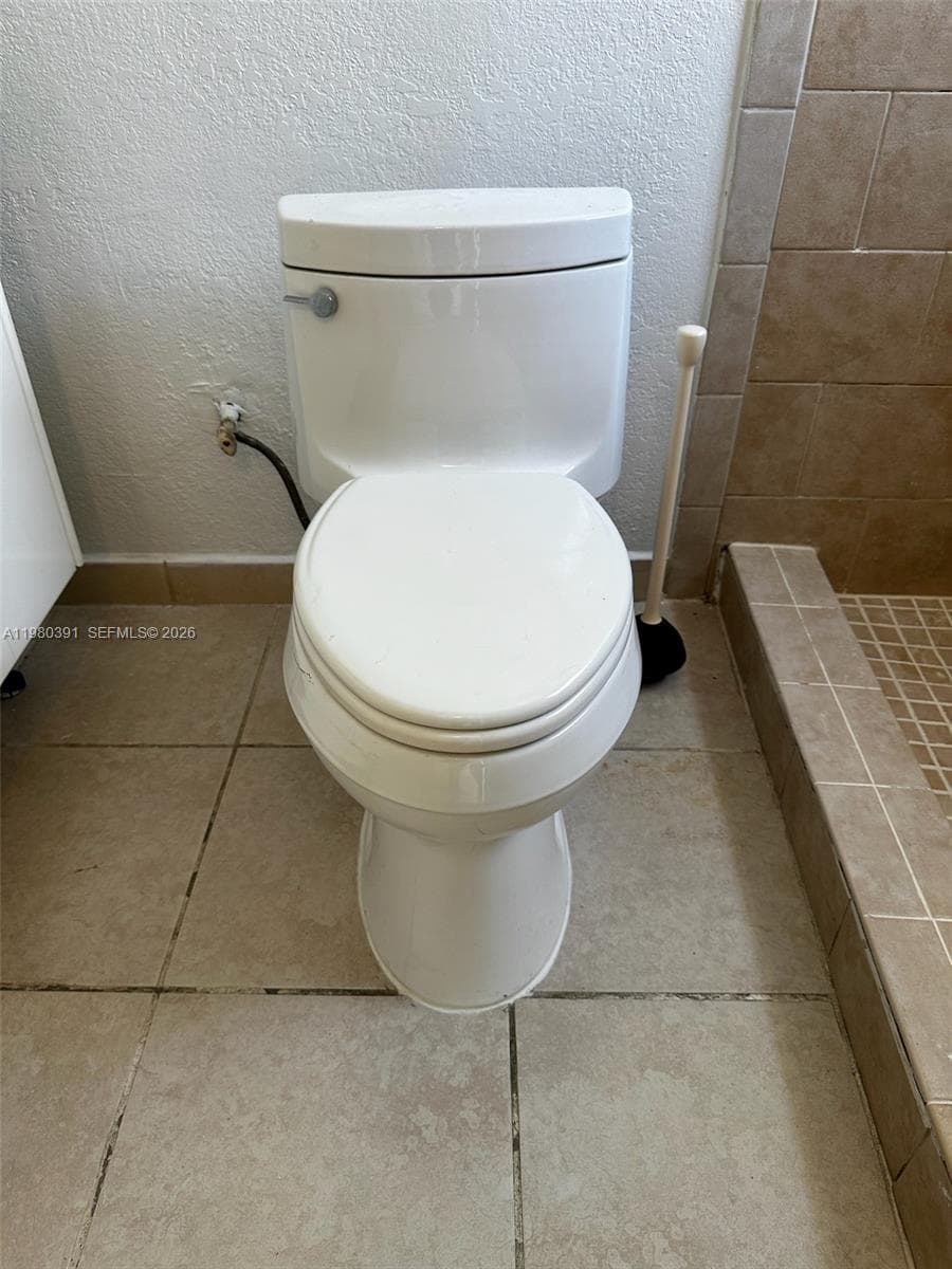 2223 NW 32nd St, Miami FL 33142 — 53