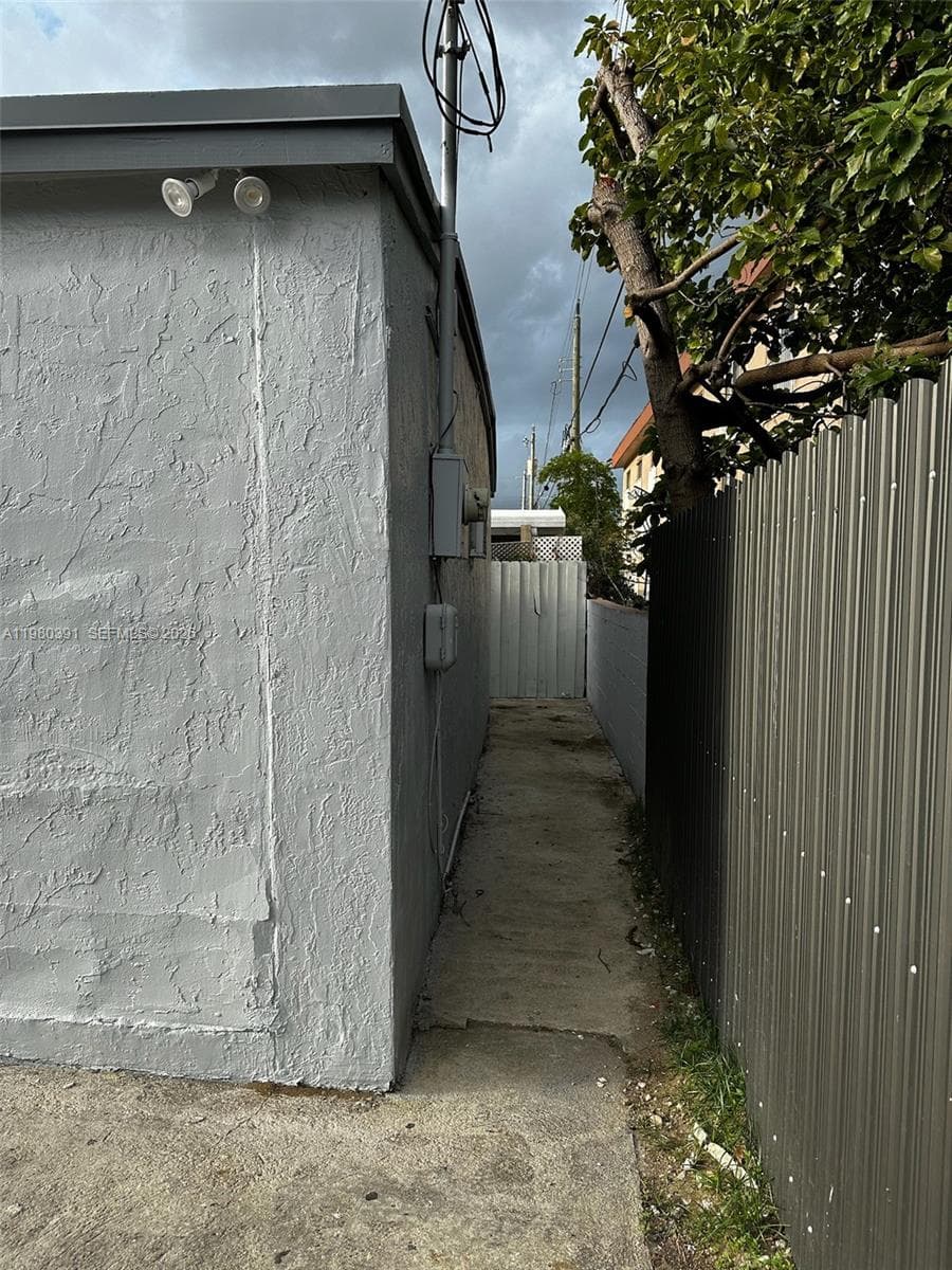 2223 NW 32nd St, Miami FL 33142 — 22