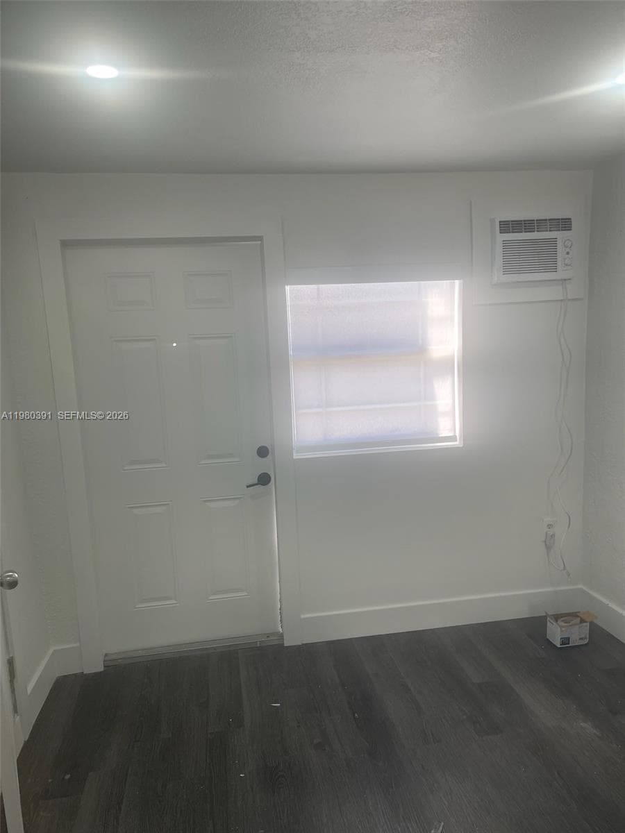 2223 NW 32nd St, Miami FL 33142 — 32