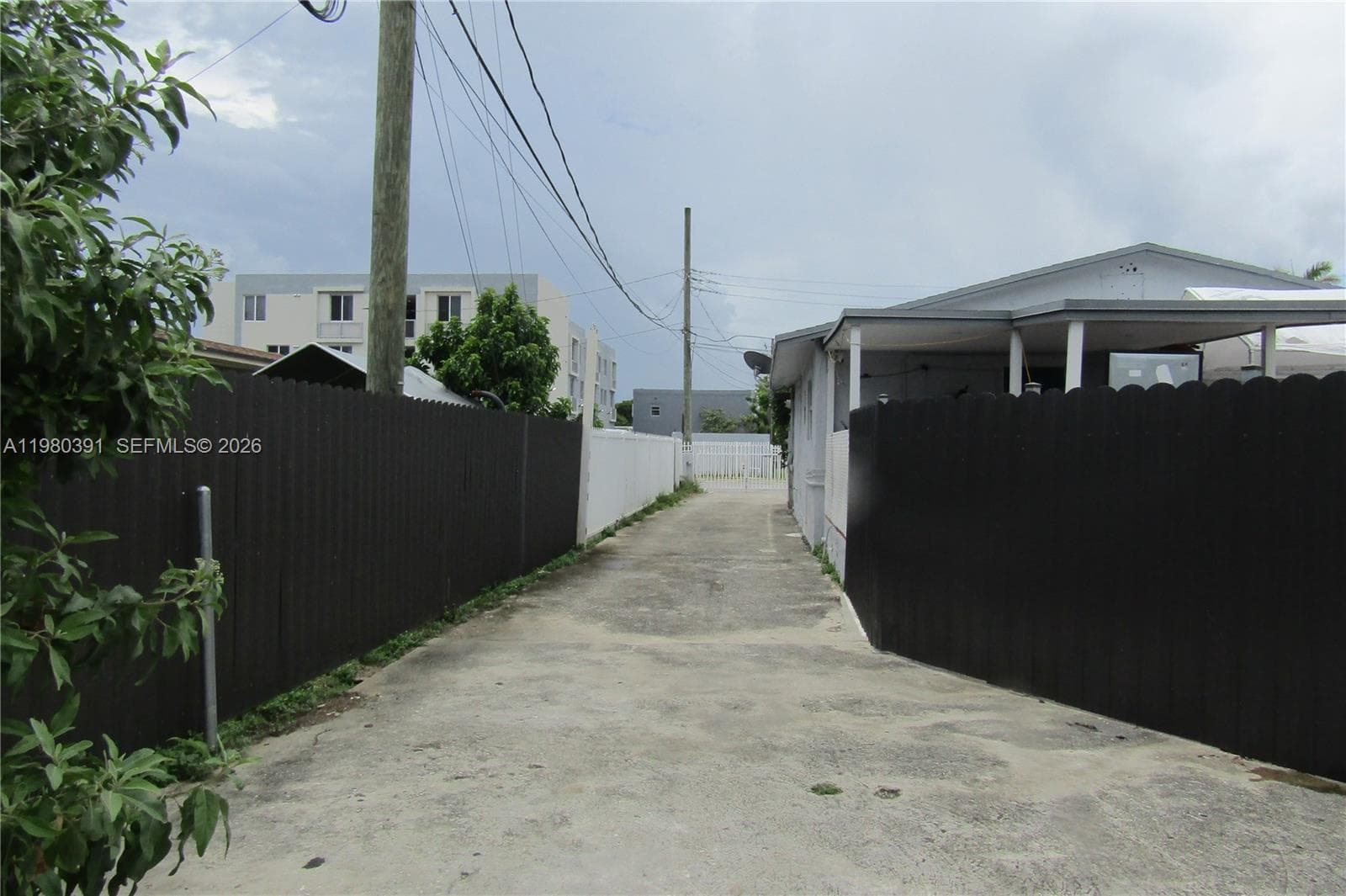 2223 NW 32nd St, Miami FL 33142 — 15