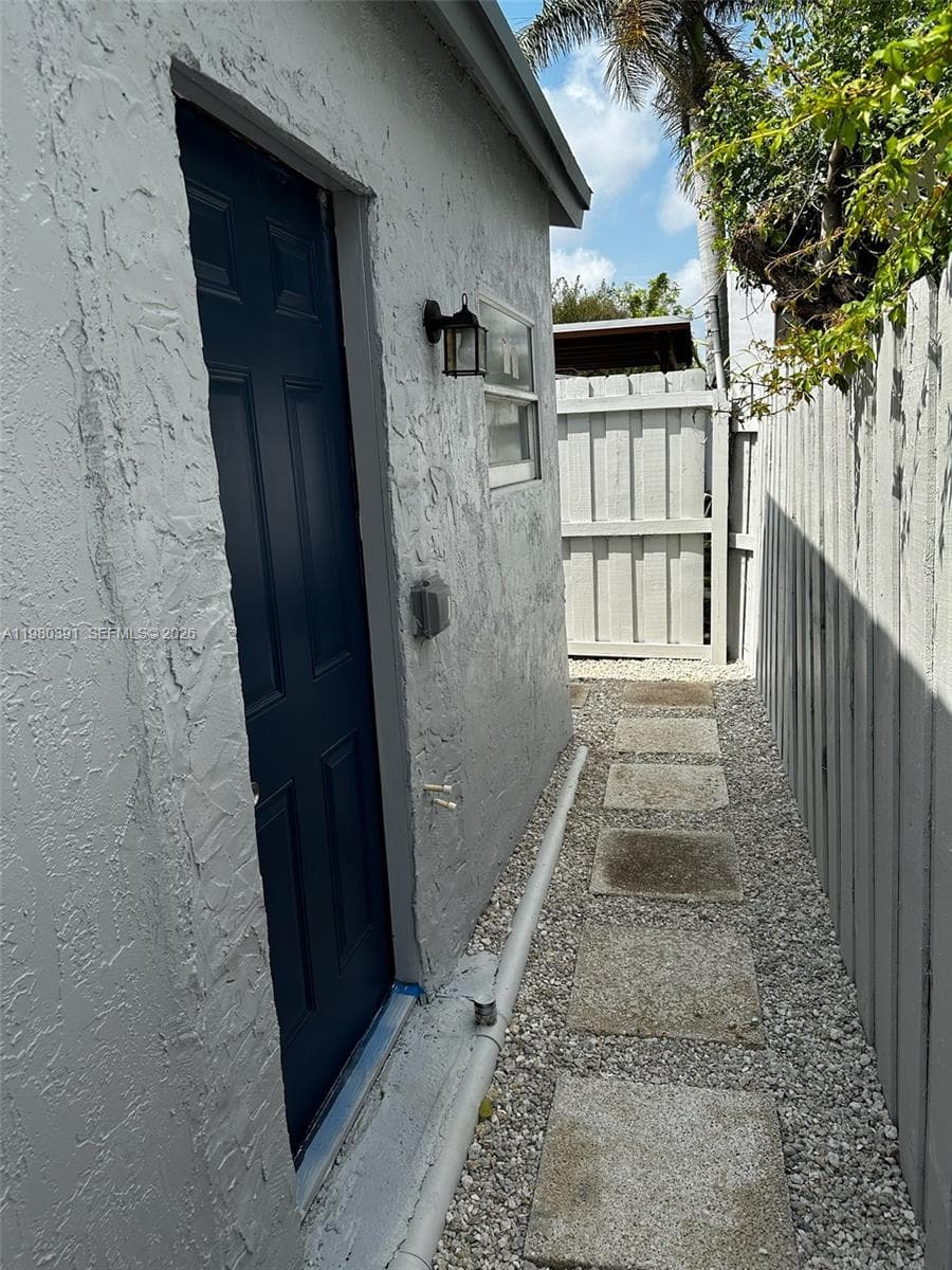 2223 NW 32nd St, Miami FL 33142 — 44