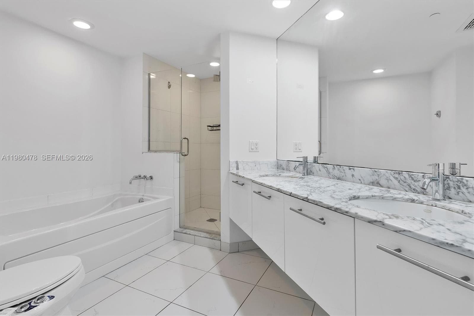 500 Brickell Ave # 4101, Miami FL 33131 — 17