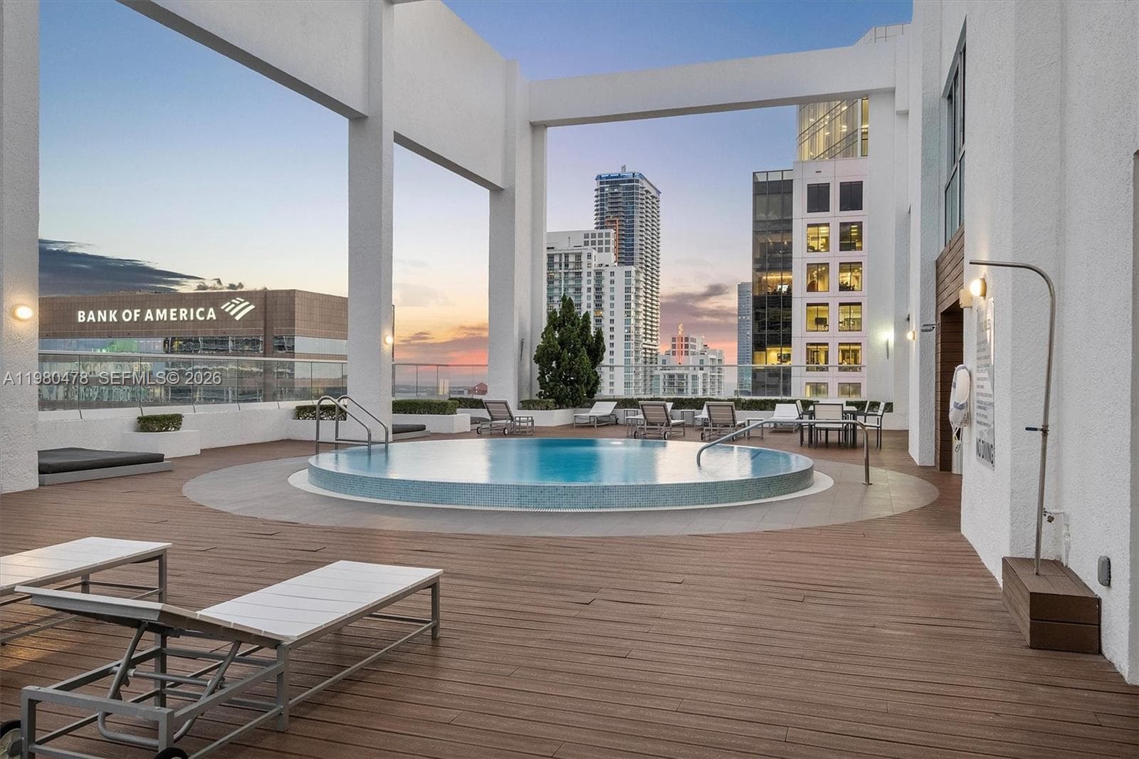 500 Brickell Ave # 4101, Miami FL 33131 — 32