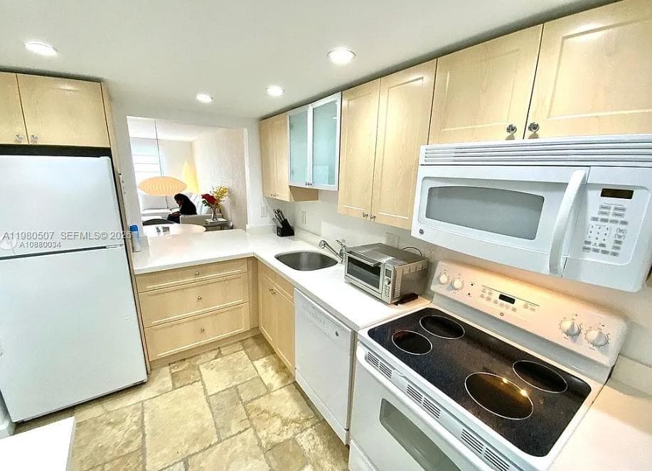 240 Galen Dr # 314, Key Biscayne FL 33149 — 10