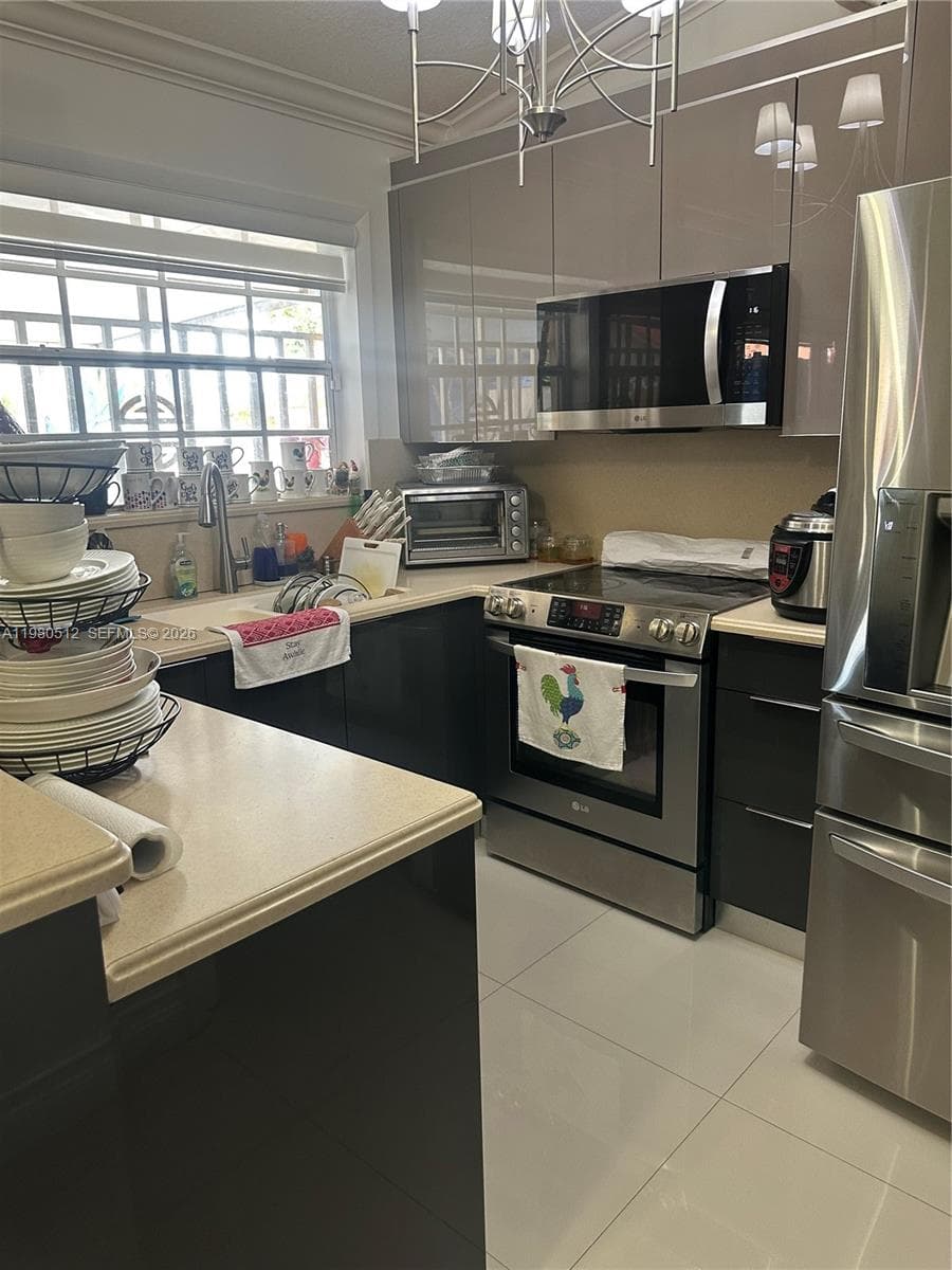2501 W 73rd Pl, Hialeah FL 33016 — 6