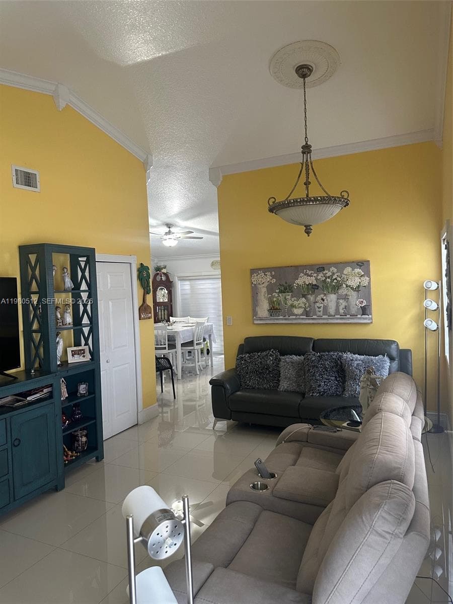 2501 W 73rd Pl, Hialeah FL 33016 — 12