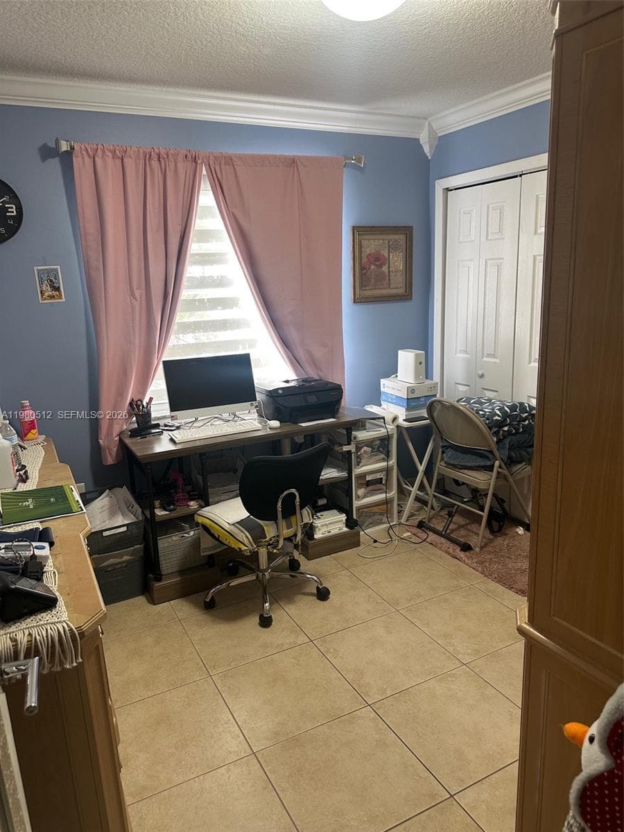 2501 W 73rd Pl, Hialeah FL 33016 — 7