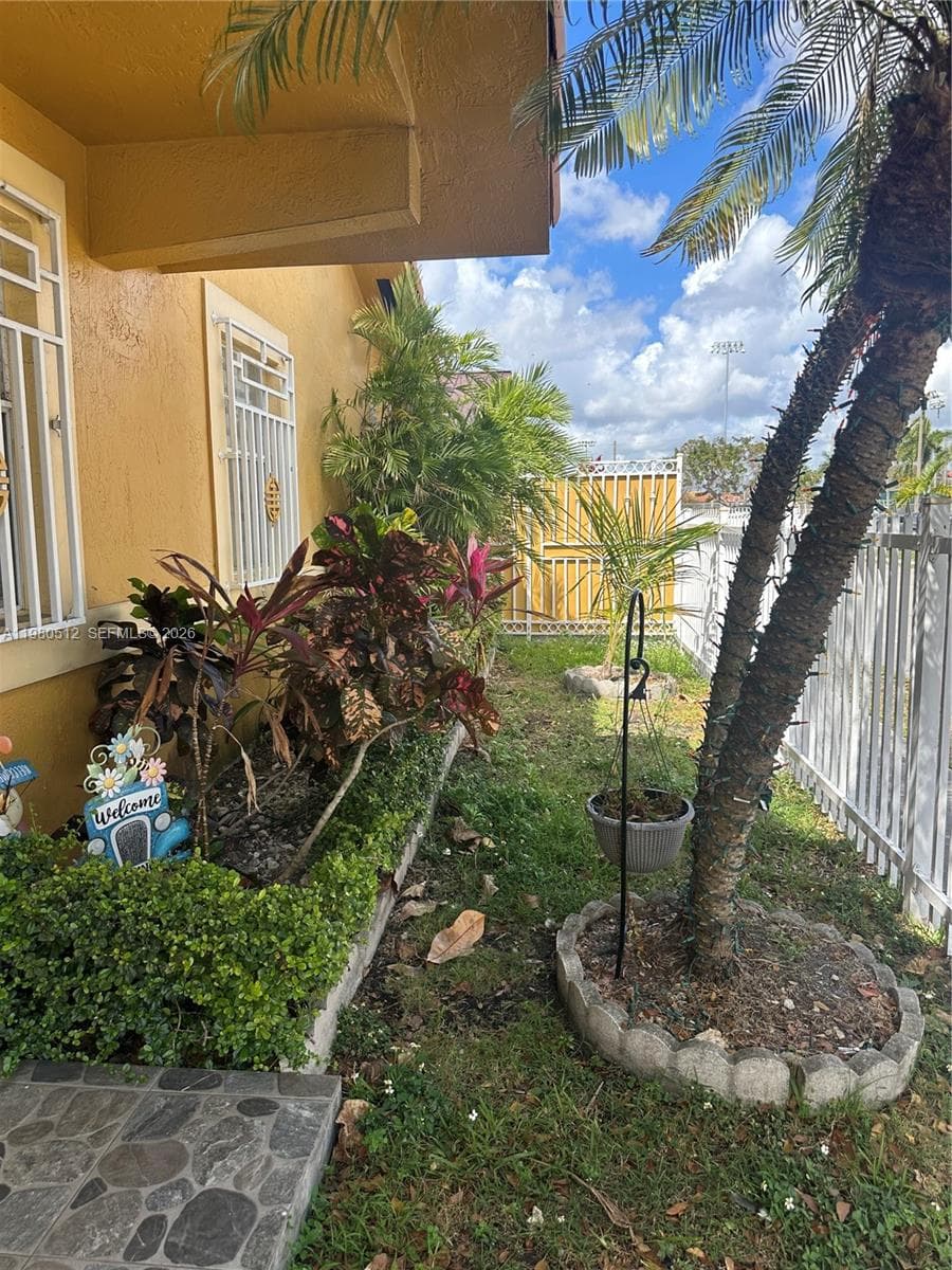 2501 W 73rd Pl, Hialeah FL 33016 — 3